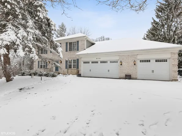 9701 Fox Bluff Ln, Spring Grove, IL 60081