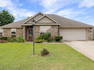 1327 Red Oak Dr, Alma, AR 72921