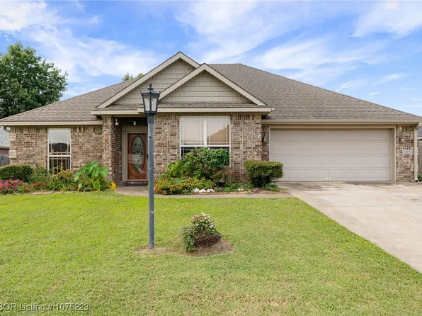 1327 Red Oak Dr, Alma, AR 72921