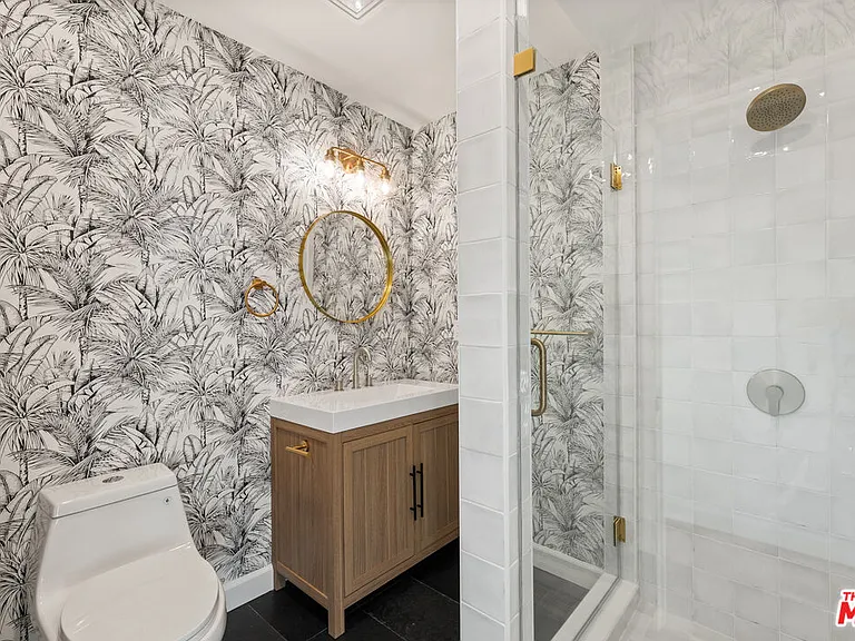 2065 Kew Dr — Photo 16