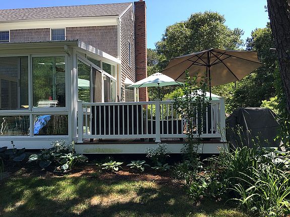Back yard w/view of deck