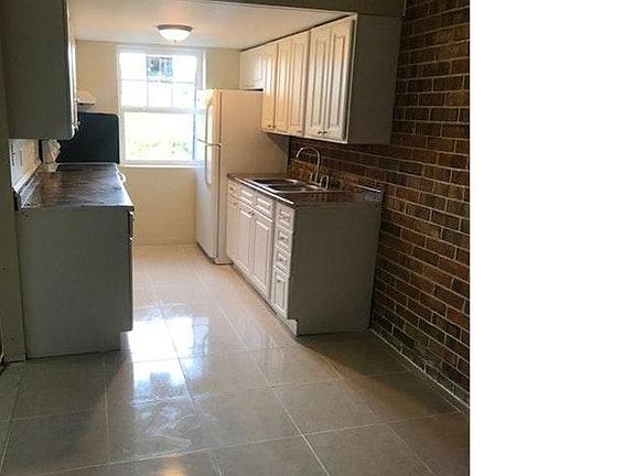 5th image of 293 Joanna Ct #302