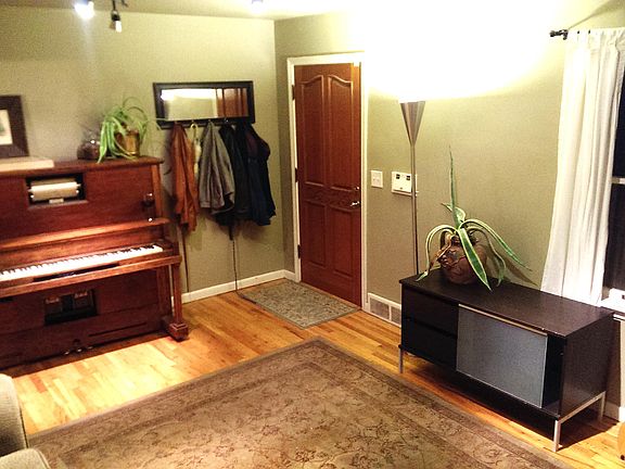 3rd image of 784 E Elgin Ave