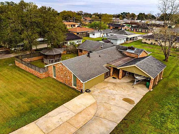 2nd image of 207 Camellia Dr