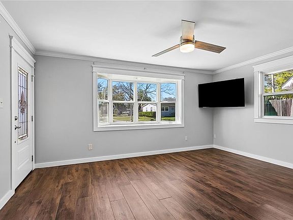 3rd image of 10133 Stephen Dr