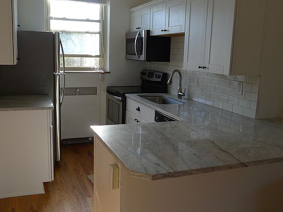 5th image of 825 Iroquois St APT A9