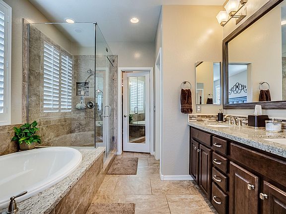 Luxurious Owner Bath Retreat!