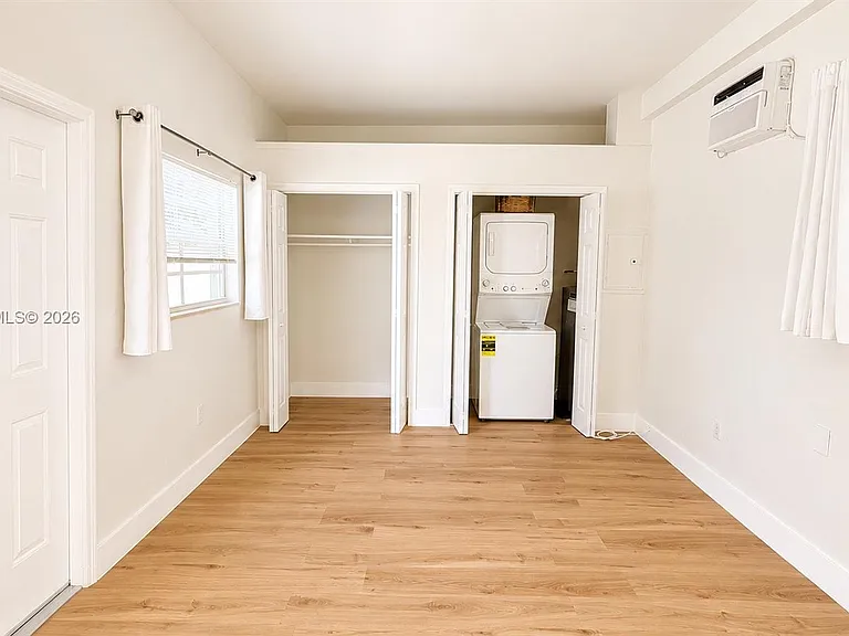 1012 NE 17th Ct #2 — Photo 3