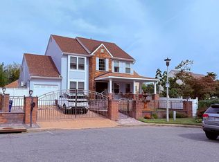 8905 Springview Rd, Philadelphia, PA 19115