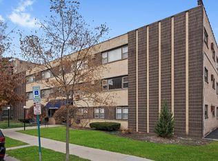 222 Washington Blvd APT 101, Oak Park, IL 60302
