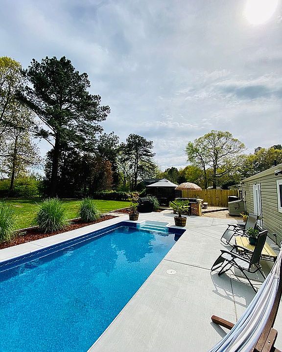 1st image of 633 Bethune Dr