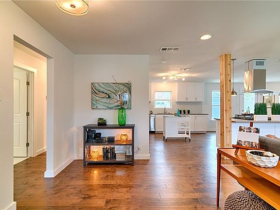 2nd image of 1707 Corona Dr