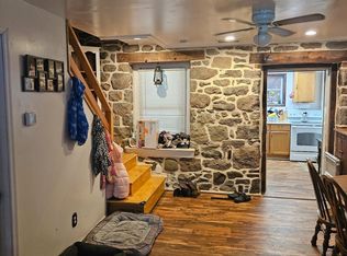 30 School St, Douglassville, PA 19518