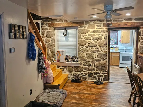 30 School St, Douglassville, PA 19518