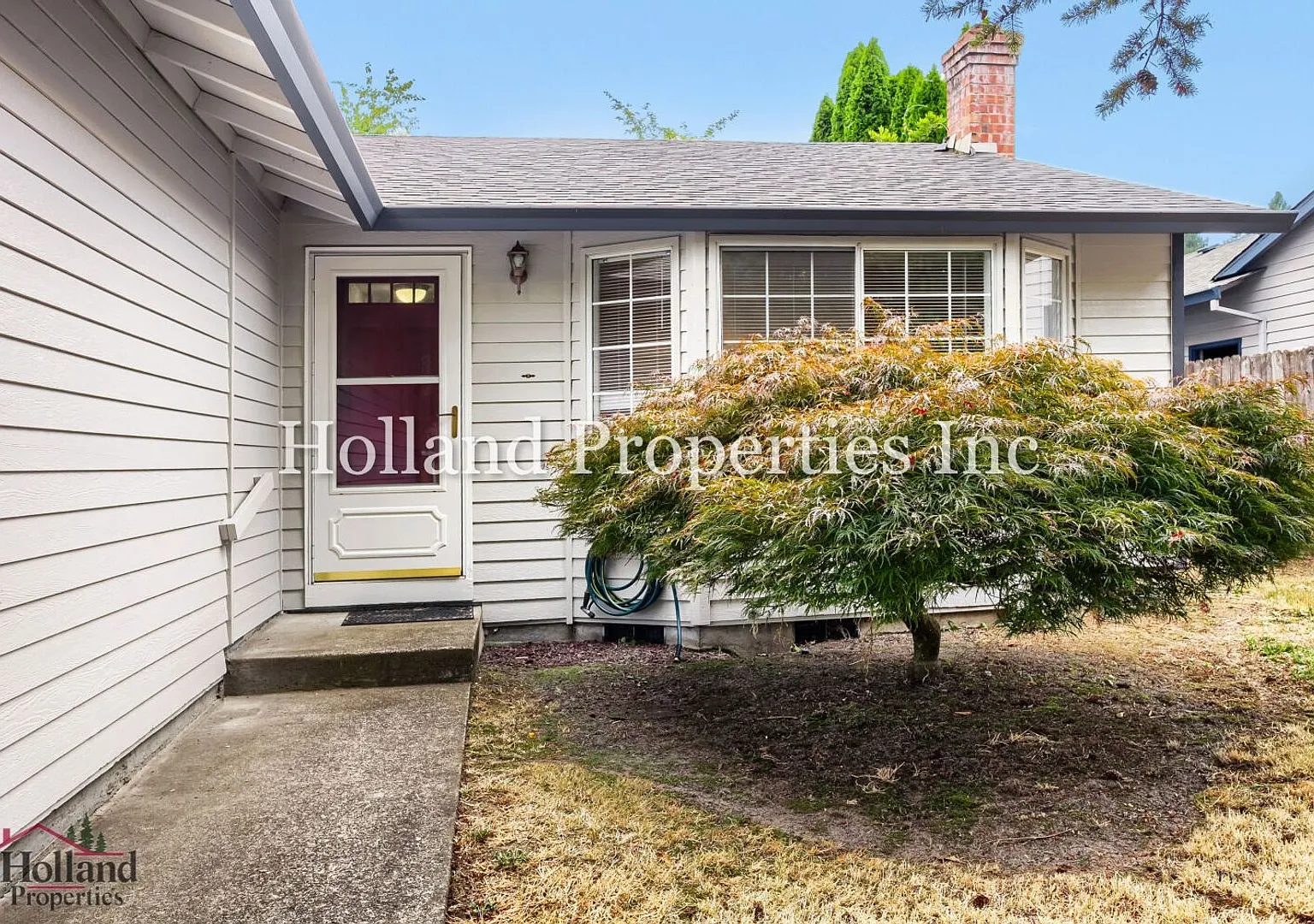 Upgraded Tigard Home with 2-Car Garage & Summerlake Park Nearby — Photo 3