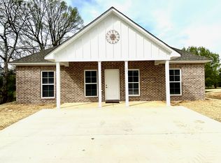 135 Jones St, Blue Springs, MS 38828