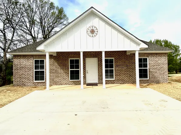 135 Jones St, Blue Springs, MS 38828