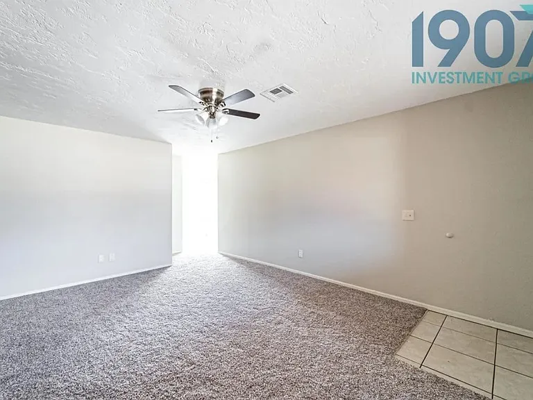 1020 NW 1st St — Photo 8
