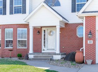 301 Teakwood Ln NE, Cedar Rapids, IA 52402