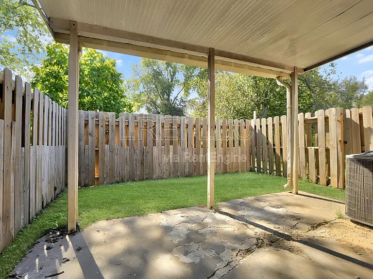 817 Lancelot Ct — Photo 35