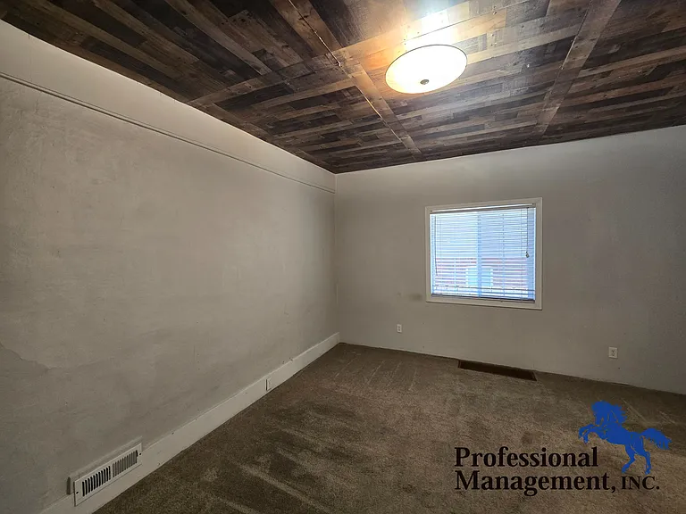 107 Custer Ave — Photo 7