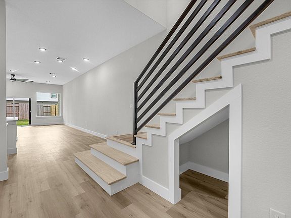 4th image of 993 Laney Rd