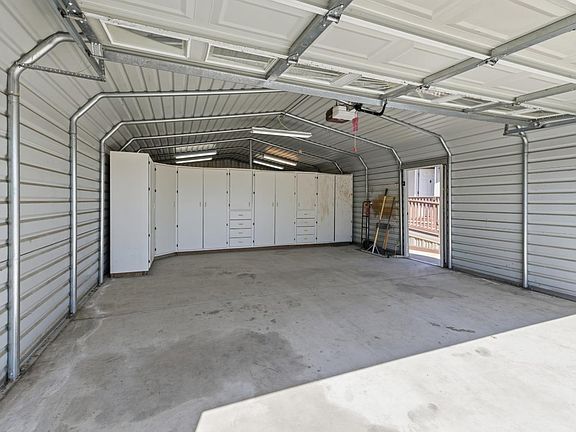 4th image of 13945 S Academy Ave