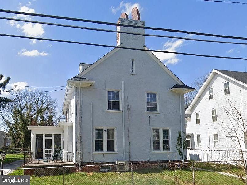 1st image of 51 Oak 2nd Floor St