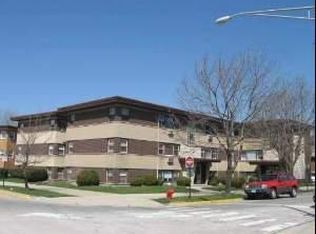 30 W Conti Pkwy APT 1N, Elmwood Park, IL 60707