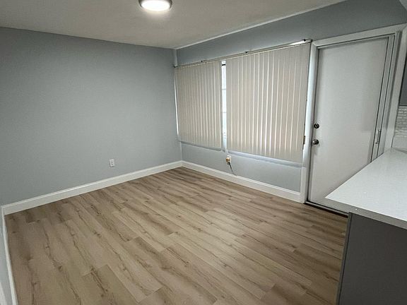 5th image of 6980 Versailles Unit 12