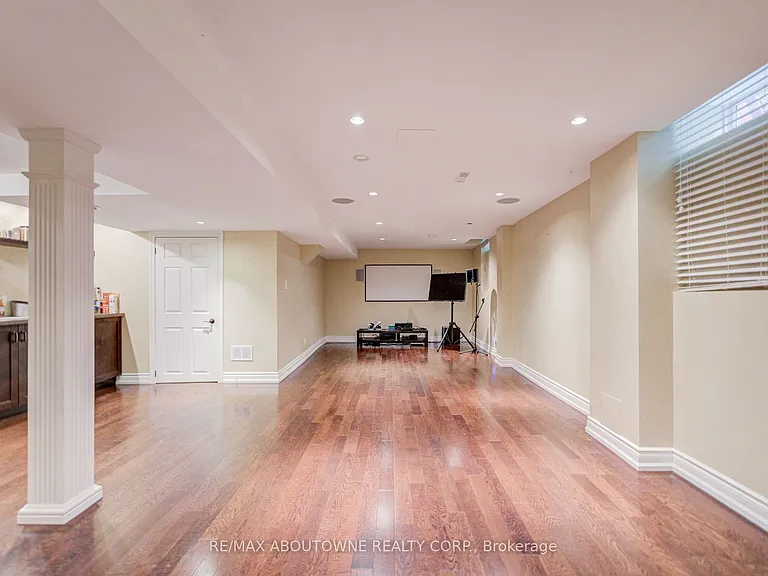 1273 Blackthorn Pl — Photo 30