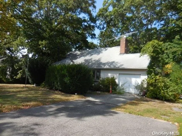 84 Hiawatha Drive, Brightwaters, NY 11718