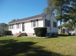 21 Tomahawk Dr, Buzzards Bay, MA 02532