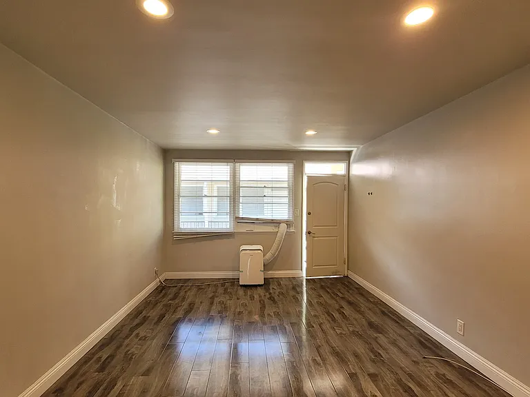 Oakhurst Apartments — Photo 23