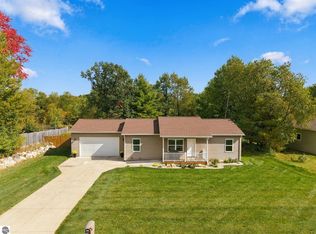 840 Seneca Pl, Cadillac, MI 49601