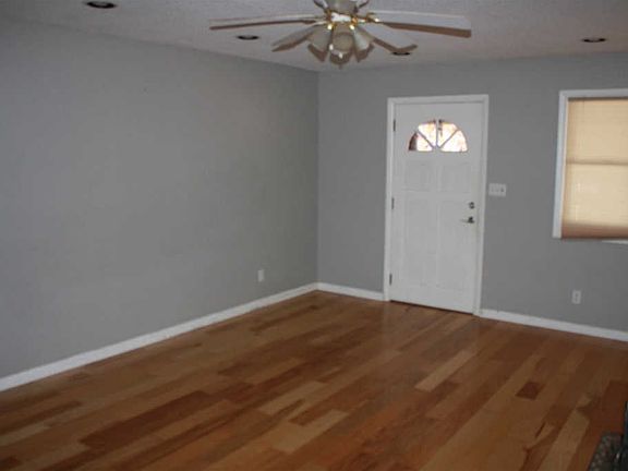 5th image of 674 N Walnut St