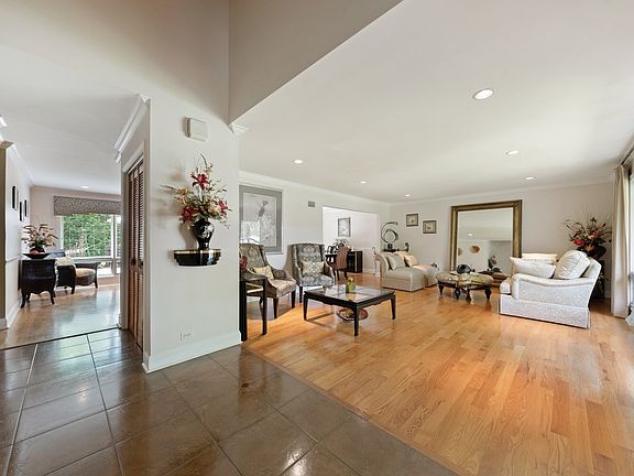 4th image of 4 S Princeton Ct