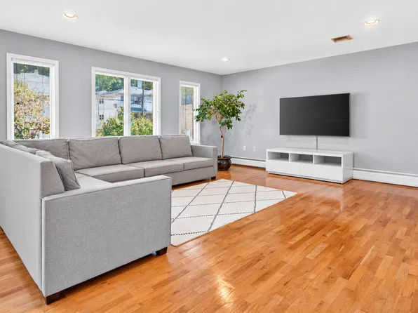 347 4th St #A, Palisades Park, NJ 07650