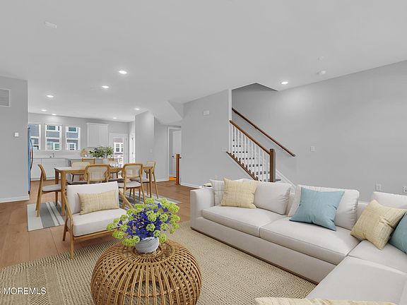 4th image of 73 Driftwood Cir