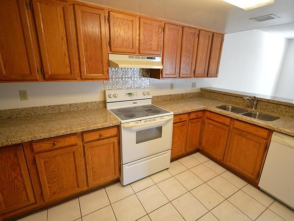 4th image of 716 N Country Club Way