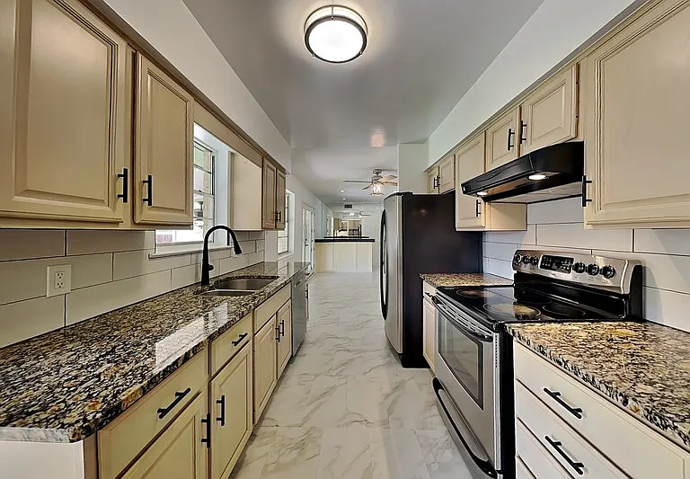 11029 Watterson Dr — Photo 2