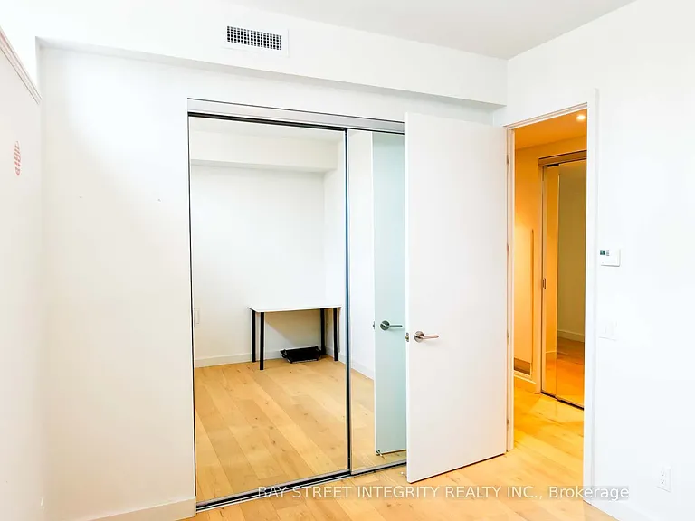 81 Wellesley St E #1005 — Photo 12