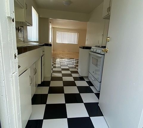 5th image of 712 N Vendome St APT 5
