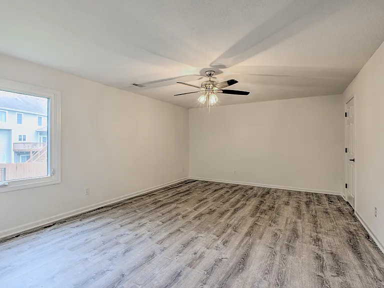 1909 Clear Ct — Photo 23