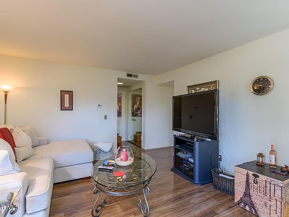 3rd image of 200 Oak Leaf Dr #102