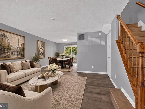 3rd image of 12 Hallview Ct