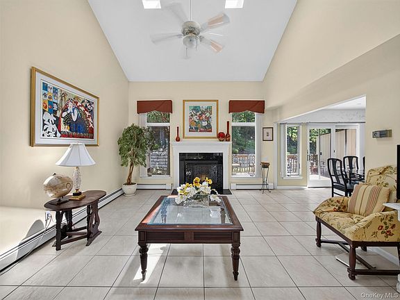 4th image of 20 Fox Court