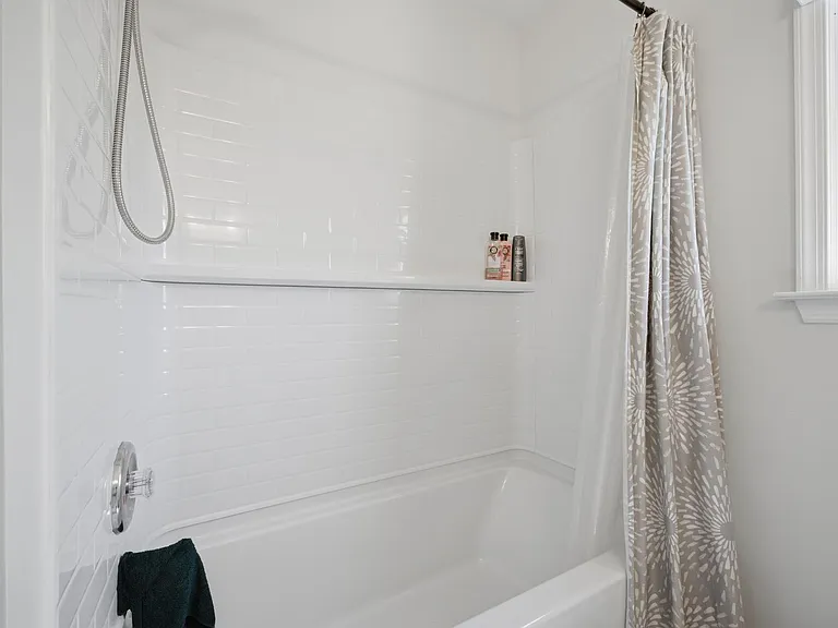 368 Gainsborough Rd — Photo 31
