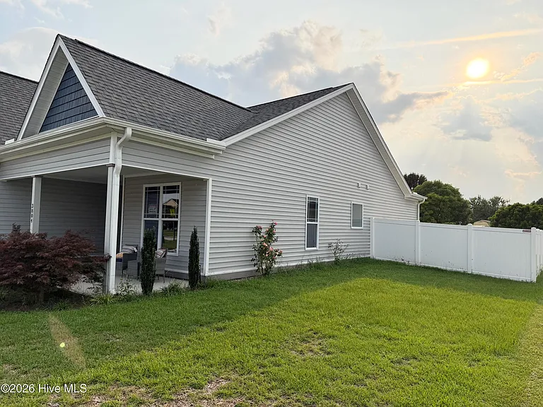 3804 Belfair Dr — Photo 3