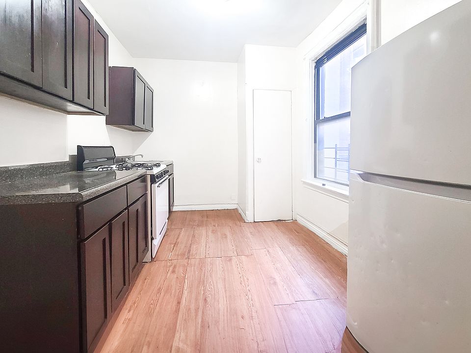 2nd image of 2523 Wallace Ave #1B